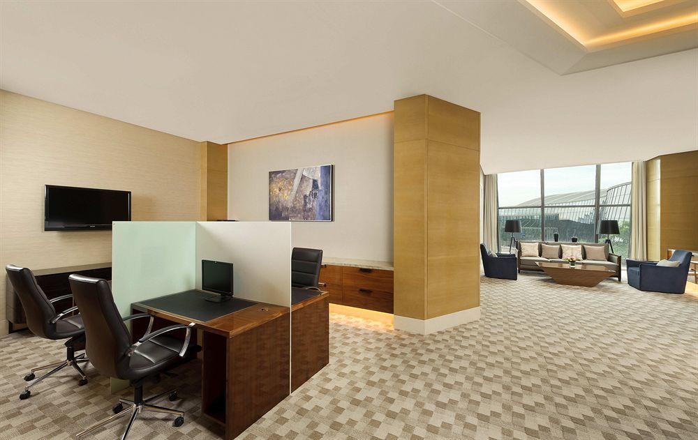 Sheraton Changchun Jingyuetan Hotel Dış mekan fotoğraf