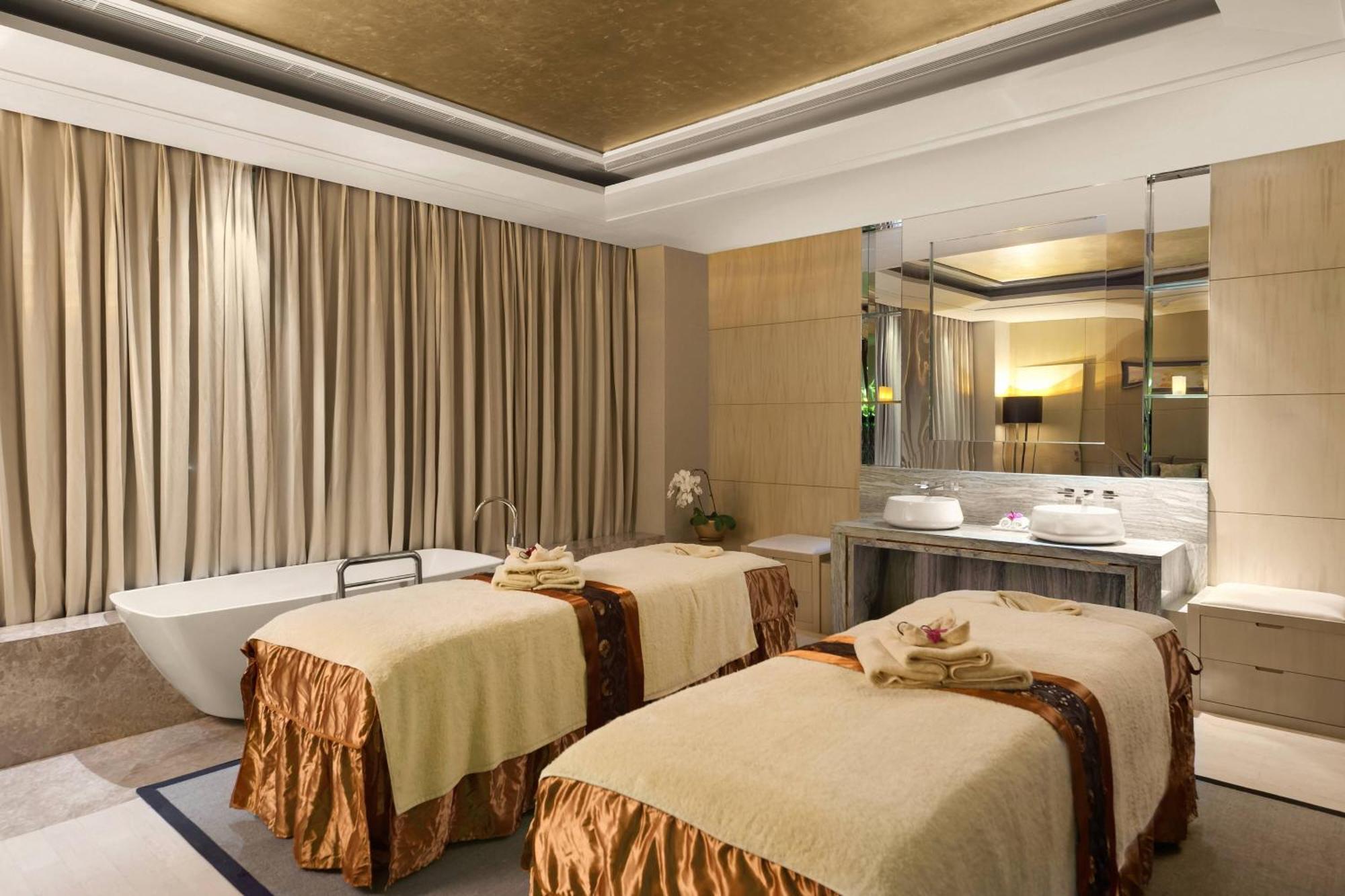 Sheraton Changchun Jingyuetan Hotel Dış mekan fotoğraf