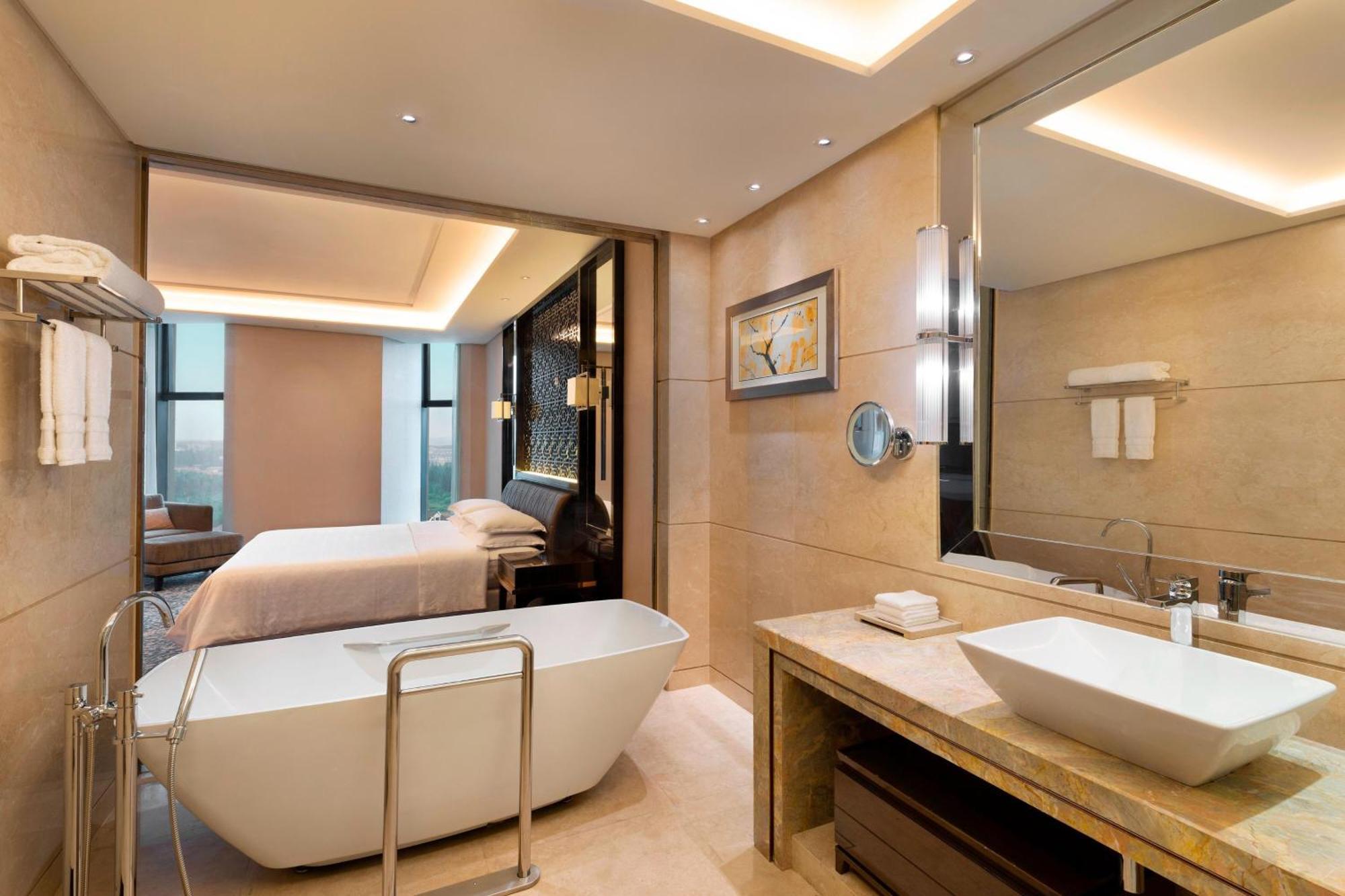 Sheraton Changchun Jingyuetan Hotel Dış mekan fotoğraf