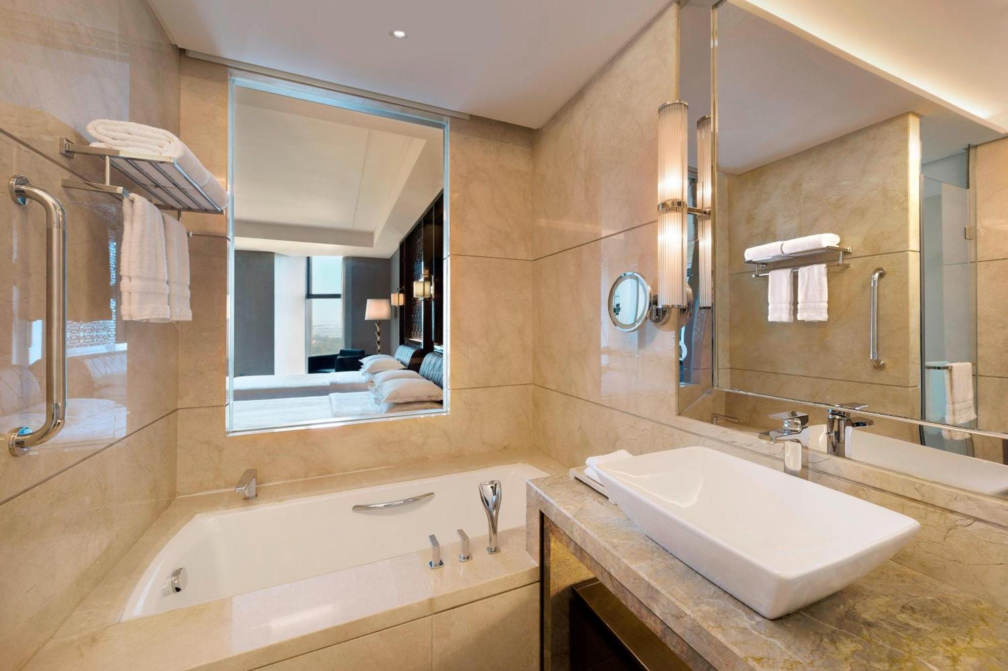 Sheraton Changchun Jingyuetan Hotel Dış mekan fotoğraf