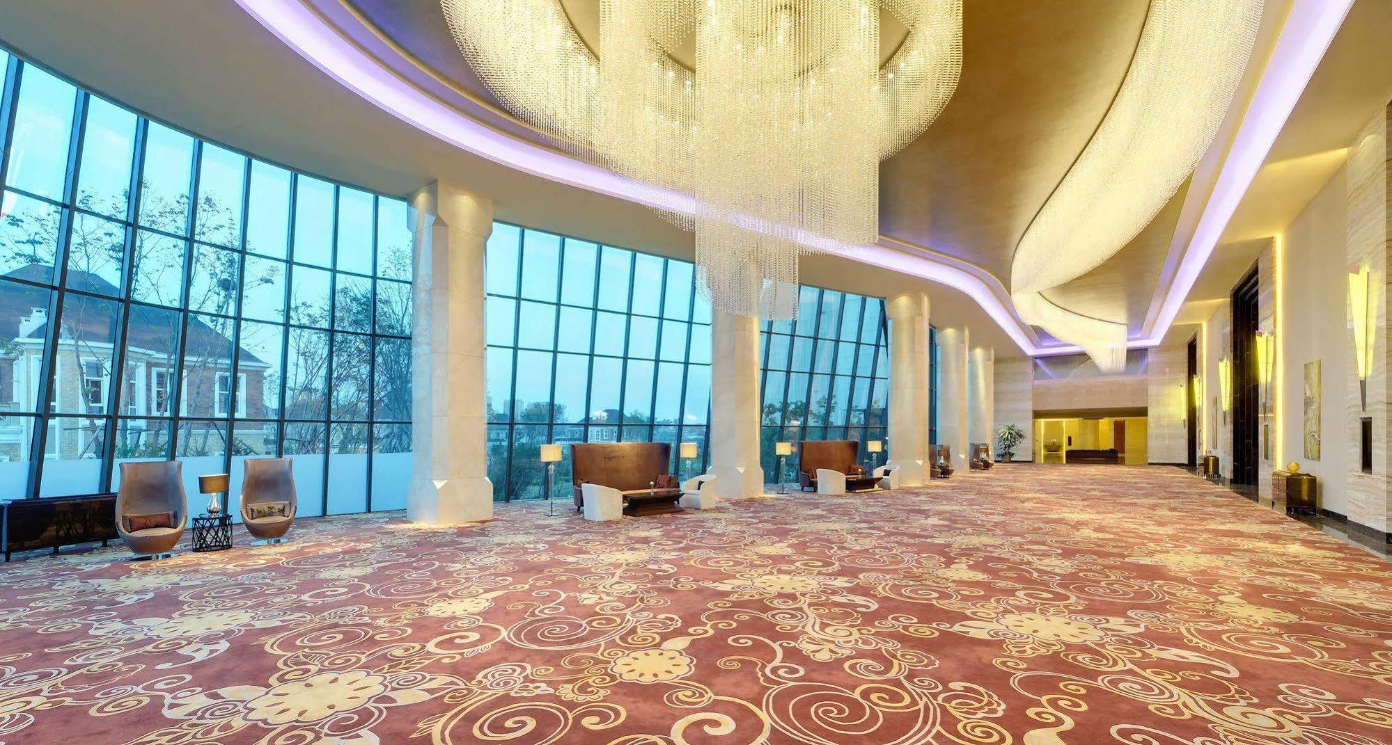 Sheraton Changchun Jingyuetan Hotel Dış mekan fotoğraf